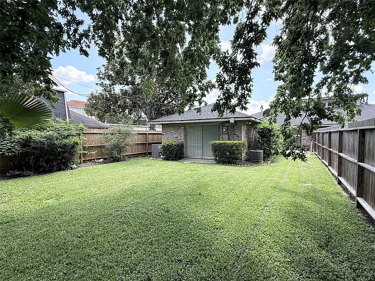 1611 Potomac Dr — Photo 24