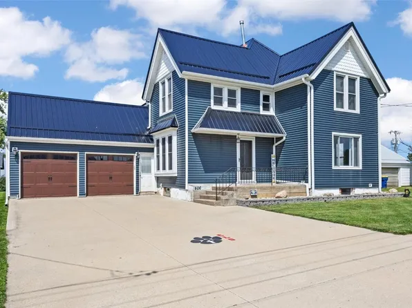 406 1st St E, Newhall, IA 52315