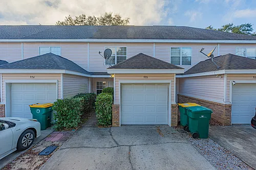 976 Scenic Oak Ln Photo 1