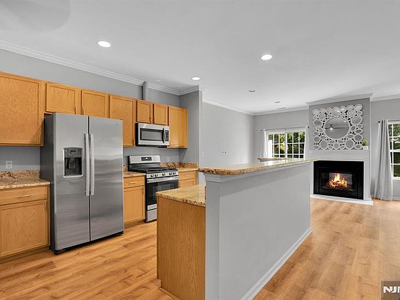 5th image of 8 Allister Court Lincoln Park
