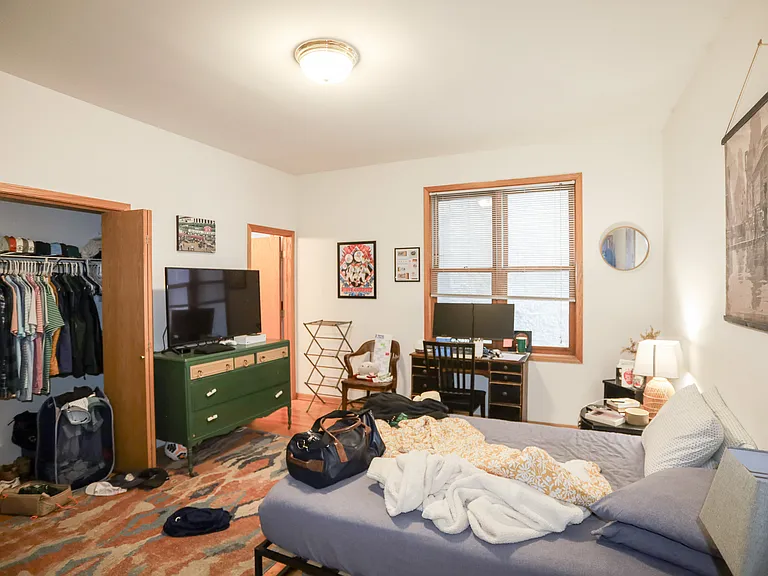 1940 W Diversey Pkwy #2W — Photo 8