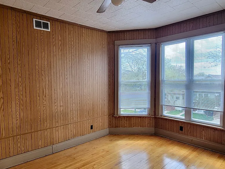2155 N Kilbourn Ave — Photo 6