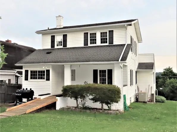 301 Summit Ave, Ellwood City, PA 16117