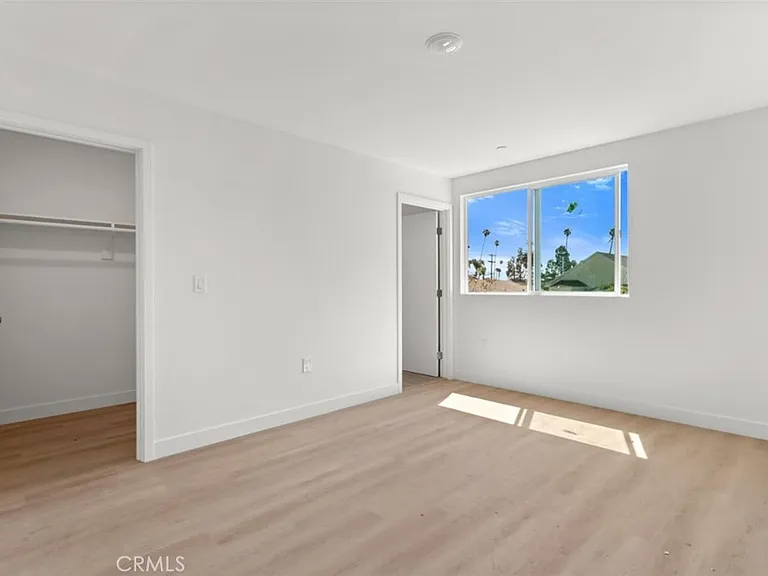 703 W 80th St — Photo 19