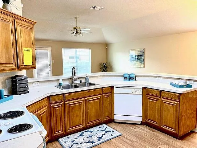 544 Marybeth Dr — Photo 2