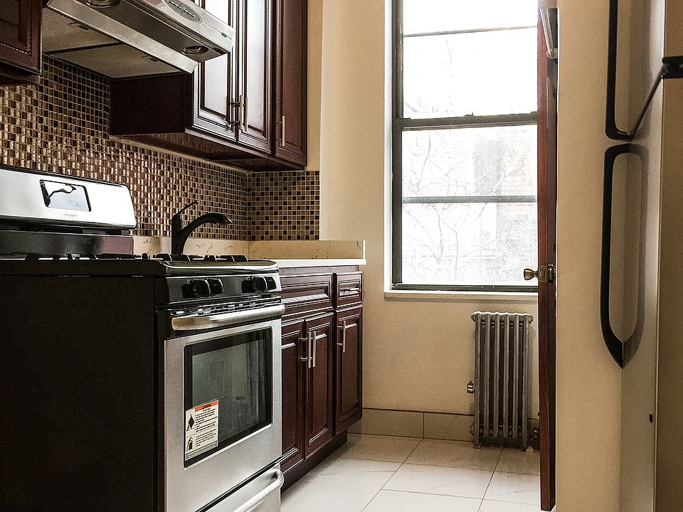 1st image of 145 Leonard St APT 4A