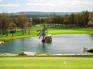 Honeysuckle Dr, Hazleton, PA 18202