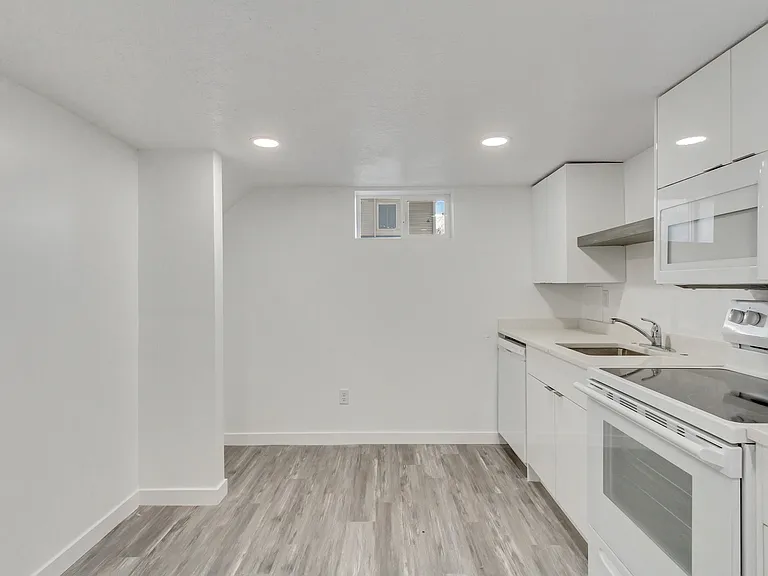 235 N 800 E — Photo 9