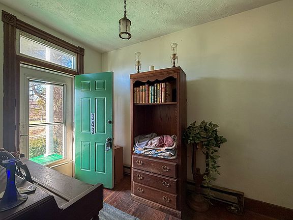 5th image of 343 Magnolia Dr