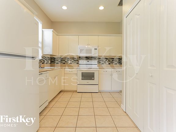 5th image of 2867 Wells Ave