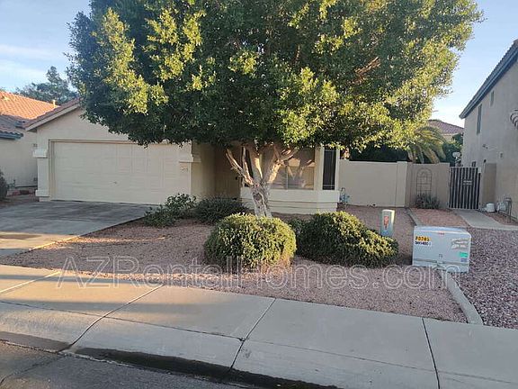 3rd image of 493 E Cantebria Dr