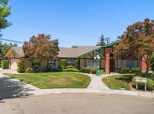 4040 W Robinwood Ct, Visalia, CA 93291
