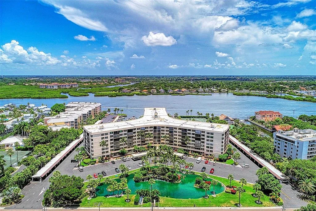 2 bed, 2.0 bath, 1256 sqft, $5,000 — Photo 1