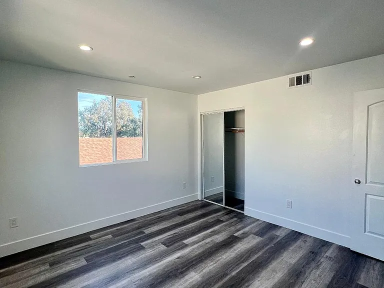 789 E 41st Pl — Photo 3