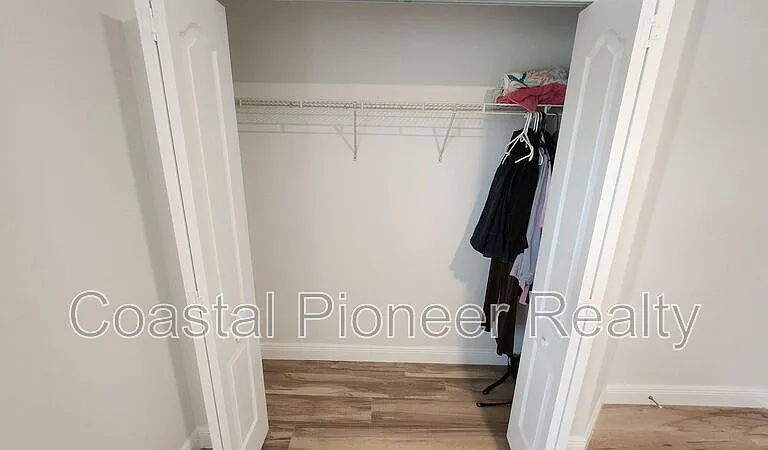 11404 Holmbridge Ln — Photo 44