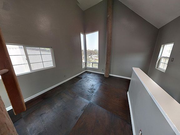 4th image of 4305 Country Club Dr