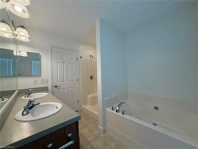 250 Leawood Cir — Photo 39