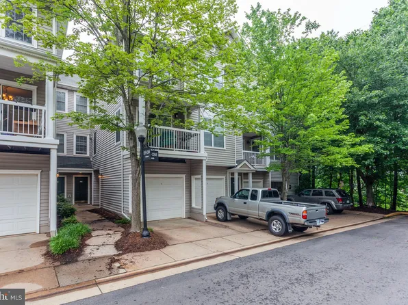 12852 Fair Briar Ln, Fairfax, VA 22033