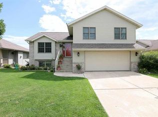 3929 Ambleside Dr, Madison, WI 53719