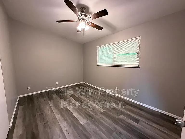 63 Patricia Pl — Photo 16