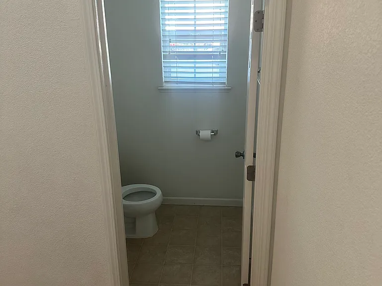 1635 Courtyard Dr — Photo 3