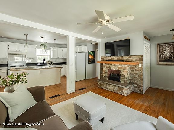 2nd image of 2177 New York 66