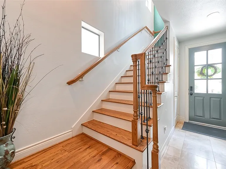 1st Floor Entry