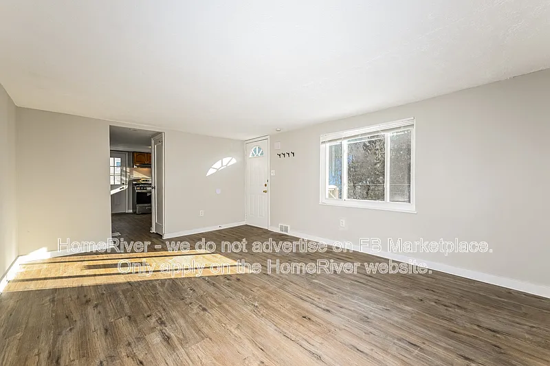 3 bed, 1.0 bath, 1125 sqft, $2,025 — Photo 2