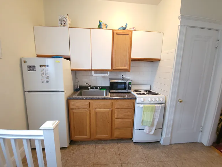 77 Chiswick Rd #1 — Photo 2
