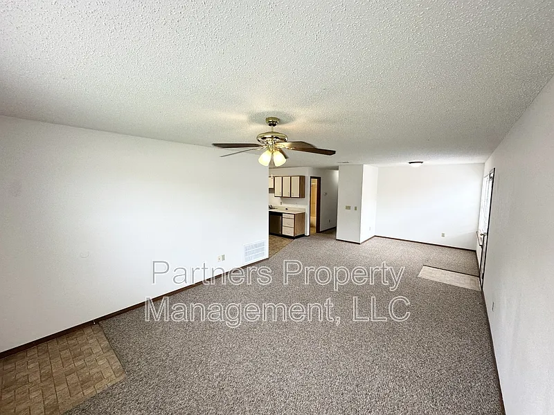 2 bed, 2.0 bath, 1100 sqft, $1,295 — Photo 3