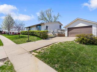 1100 Lindale Dr, Marion, IA 52302