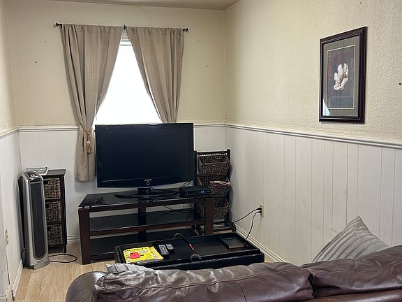 3rd image of 328 Wray Ln