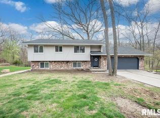 6203 N Post Oak Rd, Peoria, IL 61615
