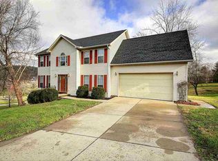 1109 Fieldcrest Dr, Hurricane, WV 25526
