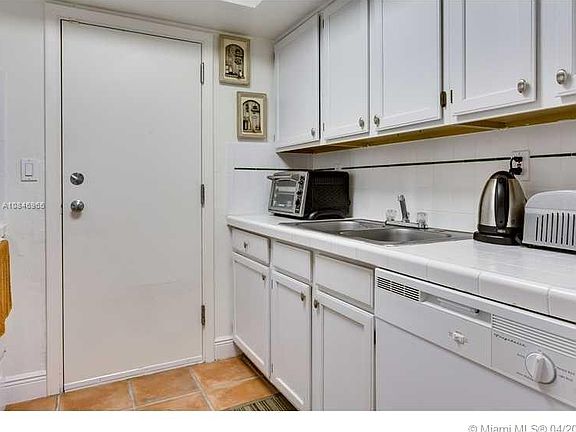 4th image of 300 Sunrise Dr APT 2L