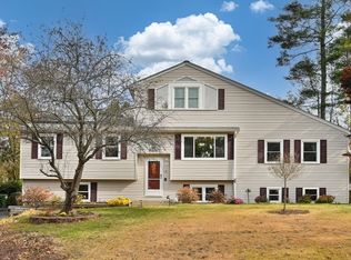 26 Pine Ridge Dr, Oxford, MA 01540