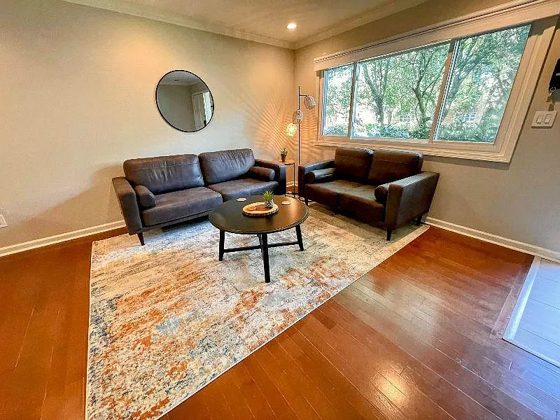 100 Biscayne Dr NW — Photo 2