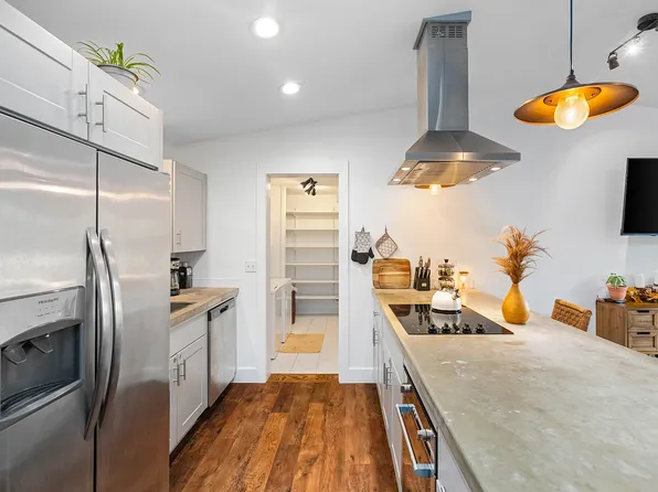 1883 NW Mulholland Blvd, Poulsbo, WA 98370