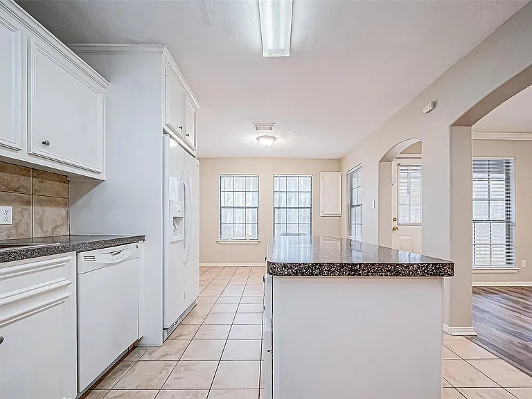 10043 Morocco Rd — Photo 19
