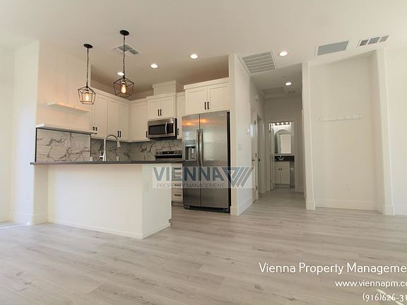 5th image of 208 Manzanita Ave