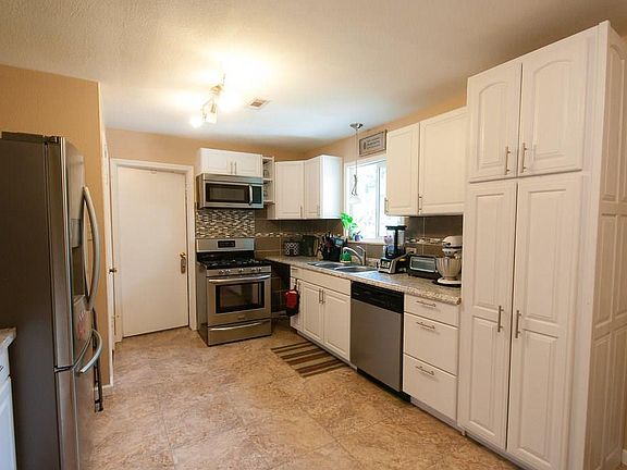 4th image of 1506 W Cypress St