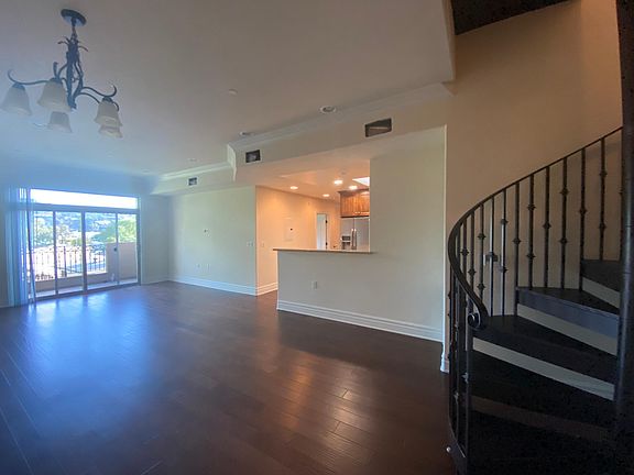 Living room, kitchen. View from
entrance