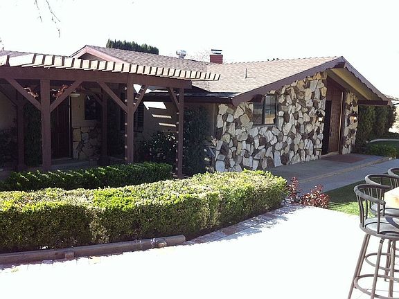 Front View/Patio