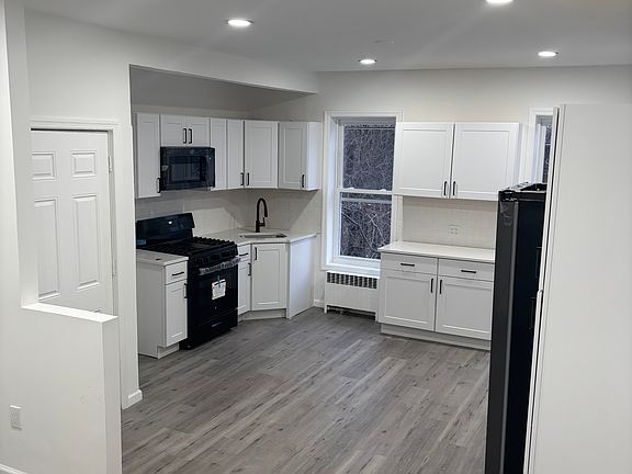 3rd image of 242 Pacific Ave Floor 2