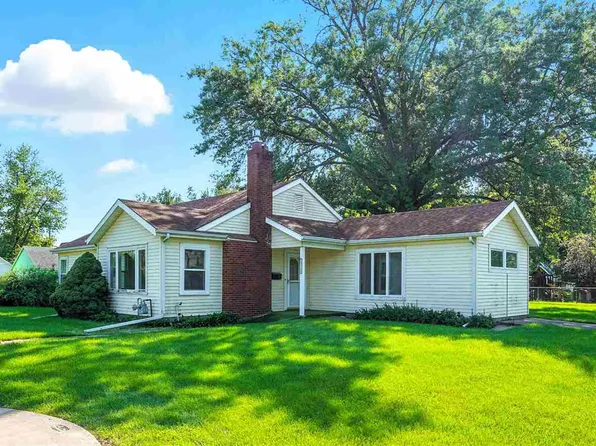 515 N 2nd Ave, Washington, IA 52353