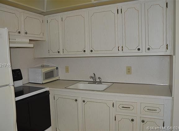 3rd image of 187 Newport L #187