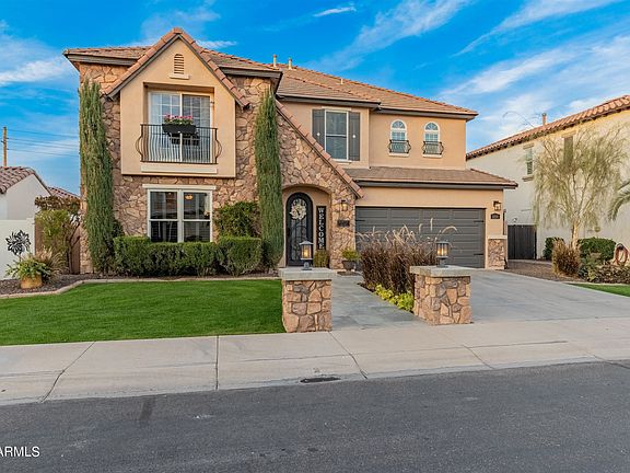 2nd image of 2228 E Wisteria Dr