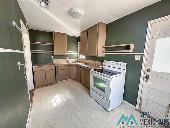 5th image of 701 N Elm St