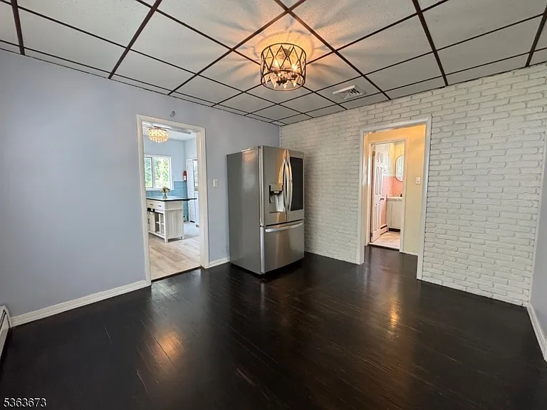 636 Linden Ave — Photo 9