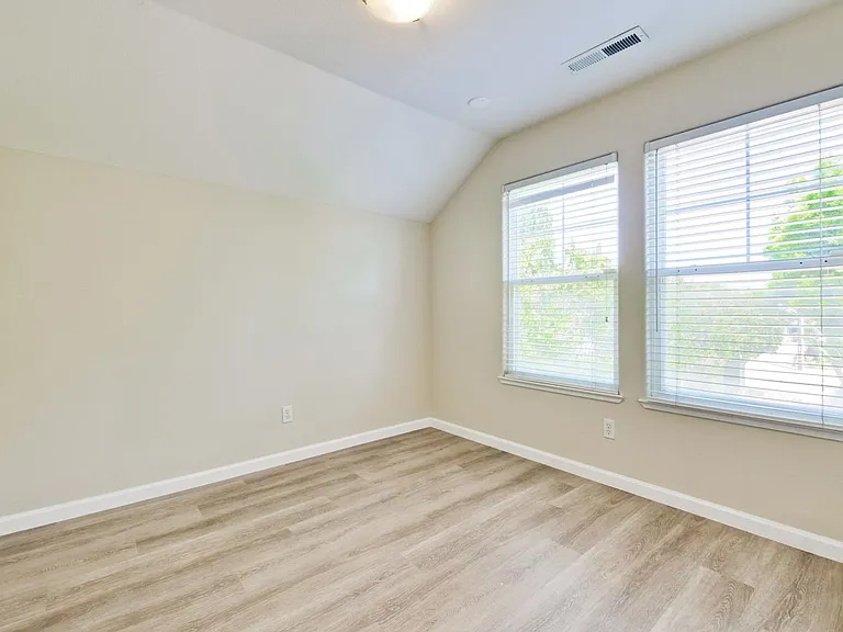 352 Beemer Ave — Photo 27